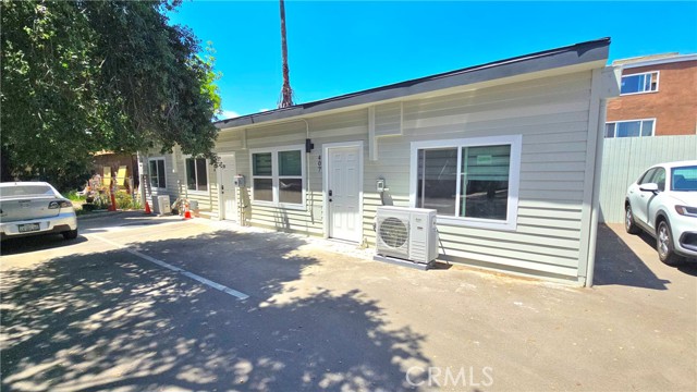 405 409 N Euclid Avenue, Pasadena CA: https://media.crmls.org/medias/52062662-f54d-428b-9e8c-bae7988ec444.jpg