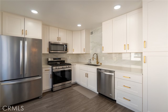 Detail Gallery Image 15 of 34 For 7757 via Rosa Maria, Burbank,  CA 91504 - 2 Beds | 3 Baths