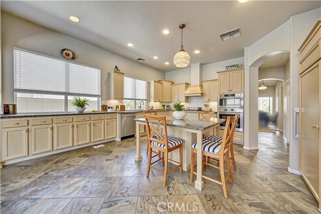43922 Carentan Drive, Temecula CA: https://media.crmls.org/medias/5206f789-8e88-4c07-bf52-6ac334370f38.jpg
