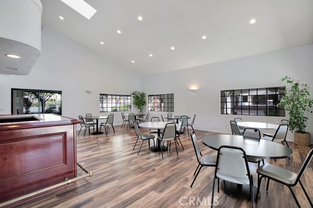 10201 Mason Avenue, Chatsworth CA: https://media.crmls.org/medias/5207e4cd-3738-4ed7-8a9a-b75d73088746.jpg