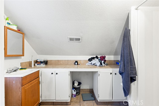Detail Gallery Image 11 of 23 For 831 Rio Chico Way, Chico,  CA 95928 - 7 Beds | 2 Baths