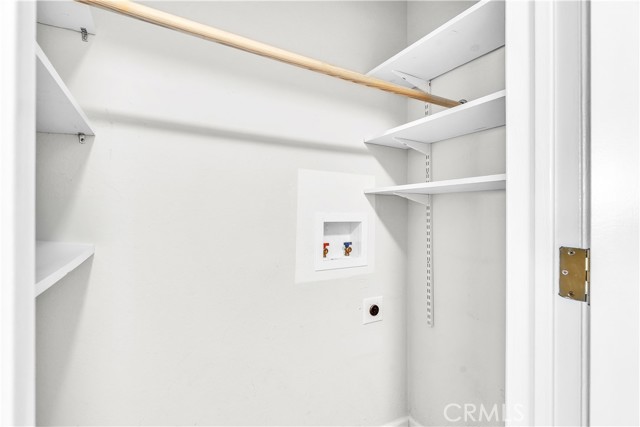 330 W California Boulevard, Pasadena CA: https://media.crmls.org/medias/52098d2b-c3c9-4793-8f73-1ec6b8489f2d.jpg