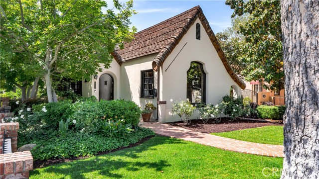 Detail Gallery Image 6 of 69 For 2042 N Ross St, Santa Ana,  CA 92706 - 3 Beds | 2/1 Baths
