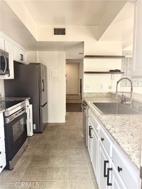 Detail Gallery Image 5 of 15 For 27511 Endeavor St, Agoura Hills,  CA 91301 - 2 Beds | 2 Baths