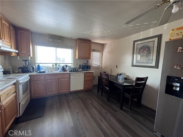 Detail Gallery Image 15 of 16 For 7301 Lennox Ave #B8,  Van Nuys,  CA 91405 - 2 Beds | 2 Baths