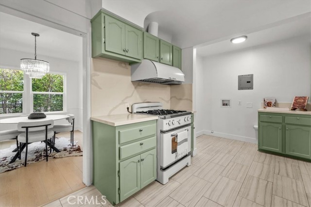 Detail Gallery Image 6 of 19 For 2119 W 83rd St, Los Angeles,  CA 90047 - 3 Beds | 2 Baths