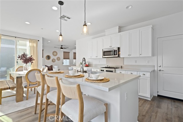 403 Aura Drive, Costa Mesa CA: https://media.crmls.org/medias/520be717-09be-4cf3-87b3-ec1c0a44b057.jpg