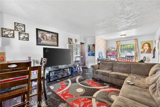 Detail Gallery Image 3 of 25 For 705 S Thorson Ave, Compton,  CA 90221 - 3 Beds | 1 Baths