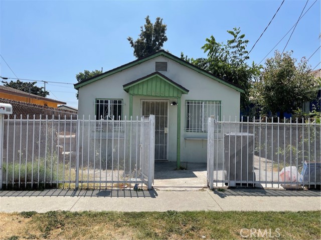 Detail Gallery Image 1 of 1 For 2044 E Stockwell St, Compton,  CA 90222 - 2 Beds | 1 Baths