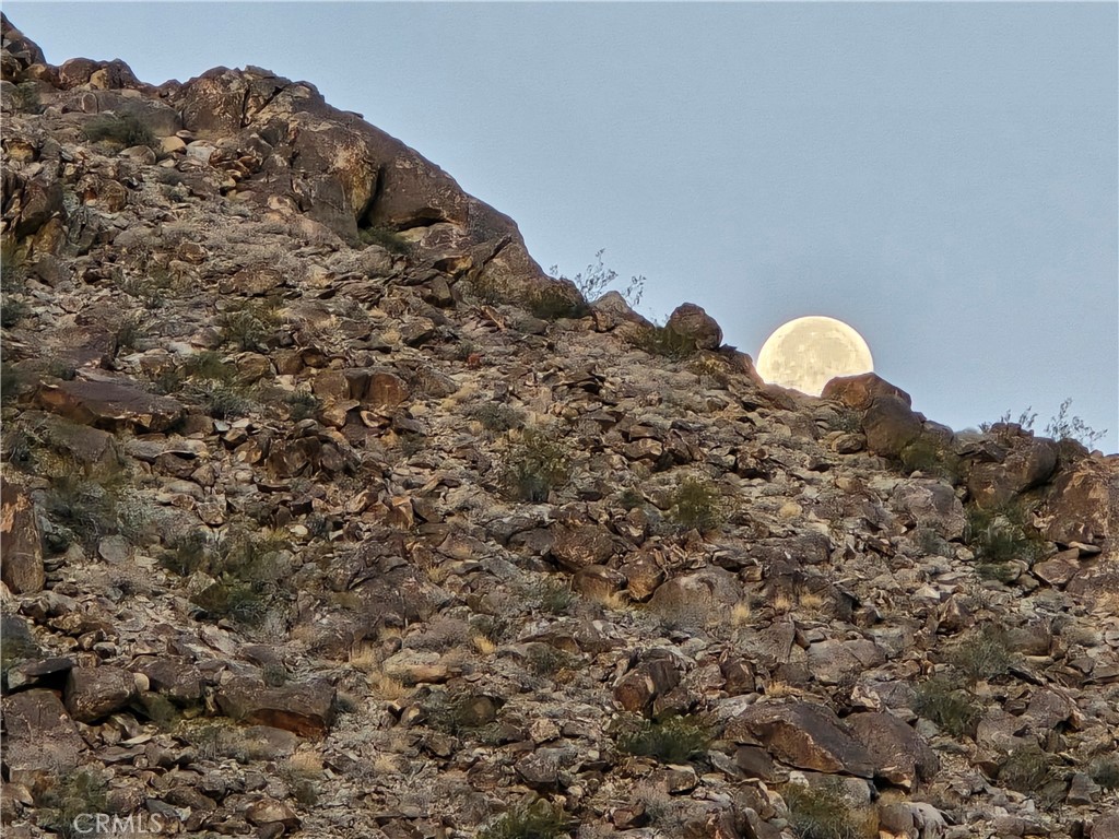 https://media.crmls.org/medias/520d94ab-c7ef-4481-b56b-81e3a50b658e.jpg?preset=X-Large