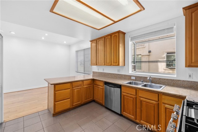 Detail Gallery Image 23 of 39 For 4838 Elmwood #7,  Los Angeles,  CA 90004 - 3 Beds | 3 Baths