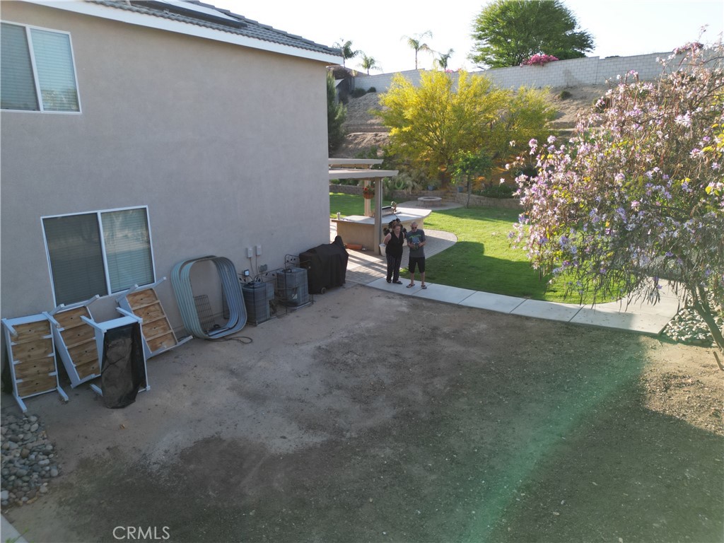 https://media.crmls.org/medias/520ec289-1530-44aa-a63e-7bc9265092af.jpg?preset=X-Large