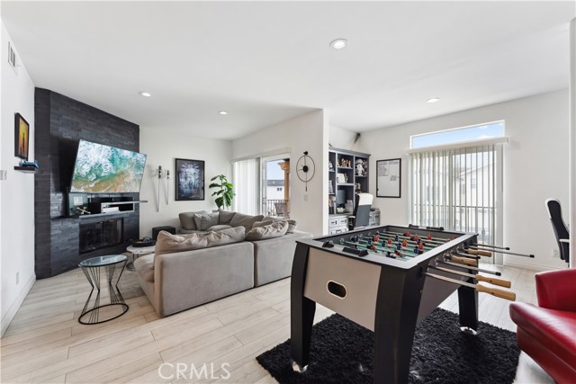 Detail Gallery Image 7 of 28 For 608 Clubhouse Ave, Newport Beach,  CA 92663 - 3 Beds | 2 Baths