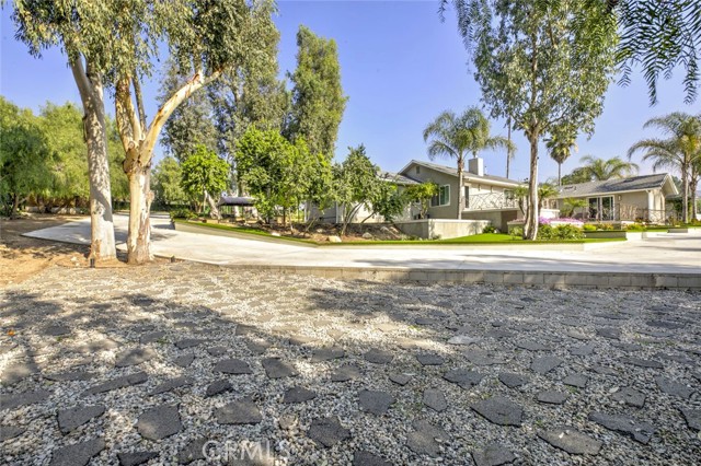 Detail Gallery Image 13 of 75 For 10555 Art St, Shadow Hills,  CA 91040 - 2 Beds | 3 Baths