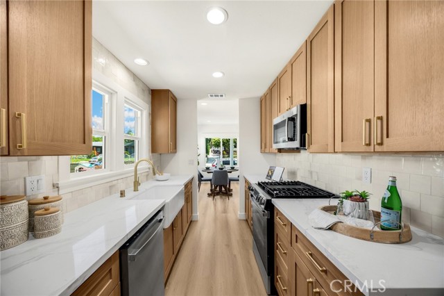 5336 Stratford Road, Los Angeles CA: https://media.crmls.org/medias/520ff217-03d3-47af-9353-39ffc436b5d0.jpg