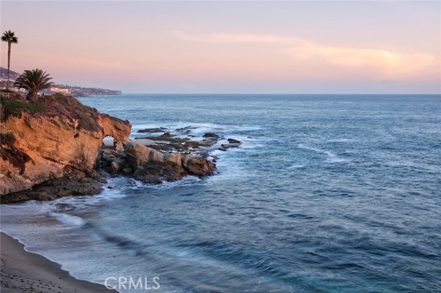 2750 Solana Way, Laguna Beach CA: https://media.crmls.org/medias/5210bf07-58a1-41cc-94fd-d692e31faf84.jpg