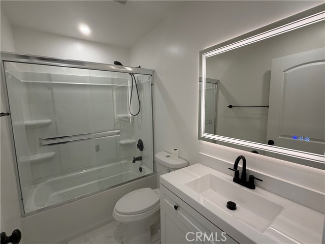 Detail Gallery Image 10 of 22 For 7101 Fallbrook Ave, West Hills,  CA 91307 - 4 Beds | 3 Baths