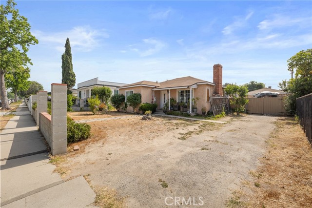 8054 Rhodes Avenue, North Hollywood CA: https://media.crmls.org/medias/5210e32e-4936-48c3-9d70-16a2684029ac.jpg