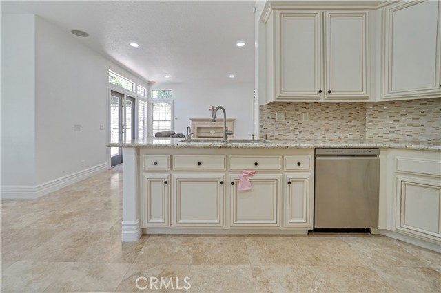 Detail Gallery Image 11 of 34 For 25792 Maple View Dr, Laguna Hills,  CA 92653 - 5 Beds | 3/1 Baths