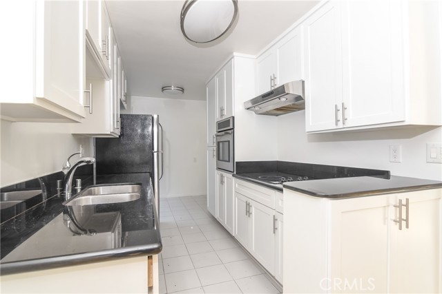 Detail Gallery Image 12 of 30 For 811 6th St #105,  Santa Monica,  CA 90403 - 3 Beds | 2 Baths