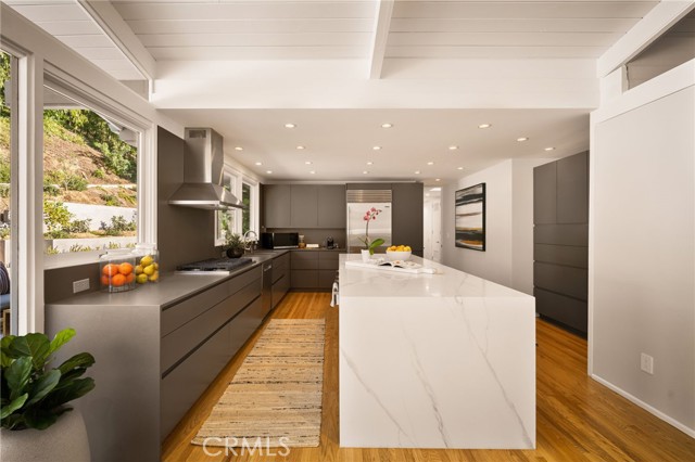 Detail Gallery Image 13 of 51 For 4750 Poe Ave, Woodland Hills,  CA 91364 - 4 Beds | 4 Baths