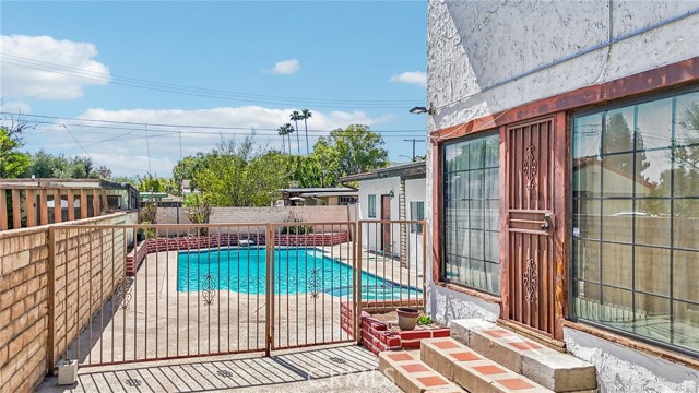3098 N Arrowhead Avenue, San Bernardino CA: https://media.crmls.org/medias/52124b50-2892-405c-9680-40ed1d61bc80.jpg