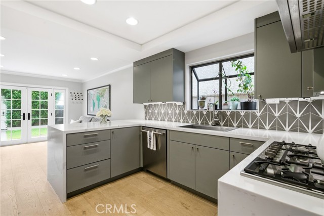 Detail Gallery Image 16 of 47 For 220 Detroit Ave, Huntington Beach,  CA 92648 - 3 Beds | 2/1 Baths