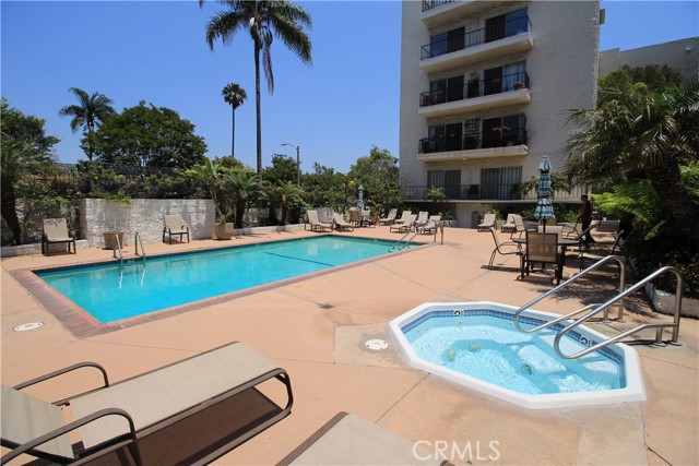 1115 S Elm Drive, Los Angeles CA: https://media.crmls.org/medias/5212892a-4041-4bc8-9913-afdd88f695b4.jpg