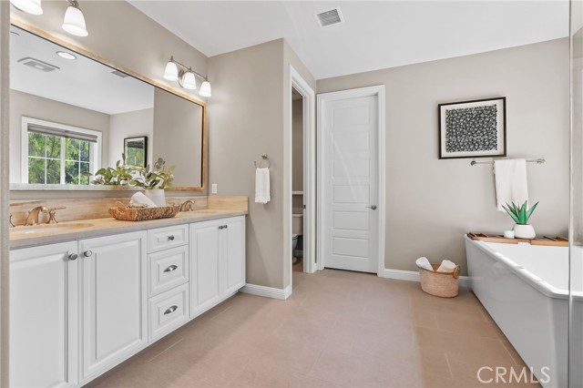 Detail Gallery Image 34 of 63 For 33 Castellana, Lake Forest,  CA 92630 - 4 Beds | 3 Baths