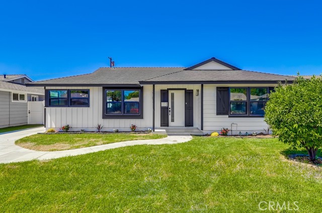 2103 Roxanne Avenue, Long Beach CA: https://media.crmls.org/medias/52143b1a-4056-4971-90c3-af01329a2dd4.jpg