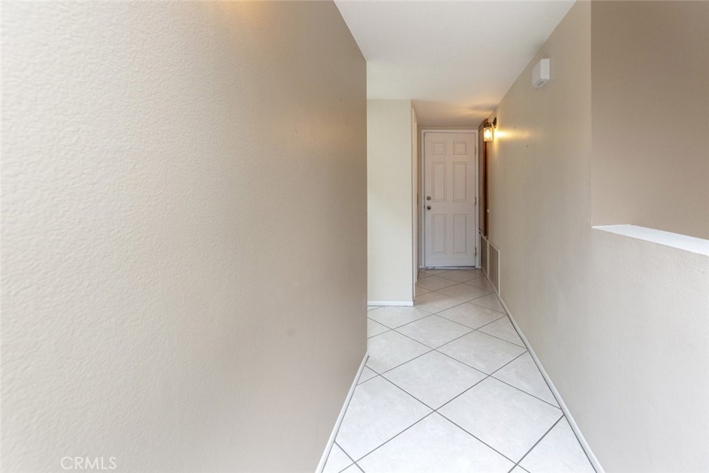 https://media.crmls.org/medias/52148077-b106-4caa-b097-97b122ab57c7.jpg?preset=X-Large