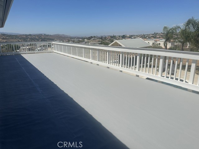 https://media.crmls.org/medias/52148c53-14b2-48e5-8d70-02912bbc32f3.jpg?preset=X-Large