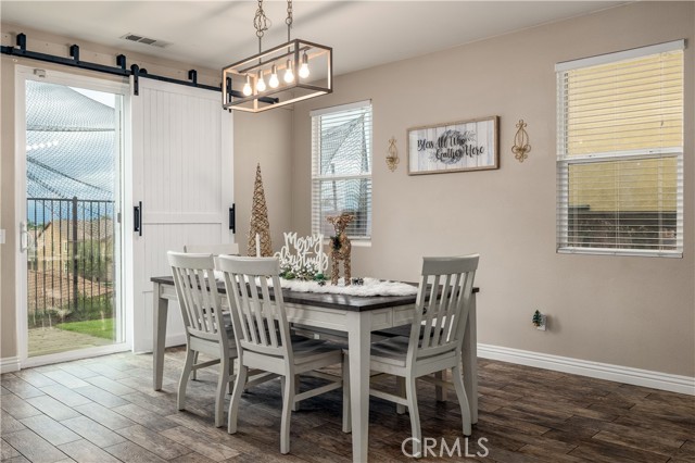 10894 Clover, Corona CA: https://media.crmls.org/medias/5214b566-e03a-45e5-9ee1-4caf01eb7f69.jpg