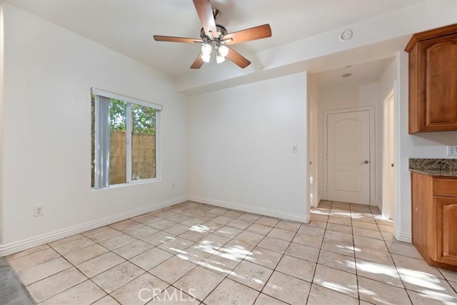 Detail Gallery Image 7 of 19 For 637 N. Fairview St #102,  Burbank,  CA 91505 - 3 Beds | 2/1 Baths