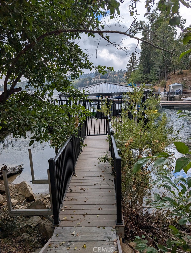 https://media.crmls.org/medias/52159b64-0ffd-4c94-b880-f30161e40a31.jpg?preset=X-Large