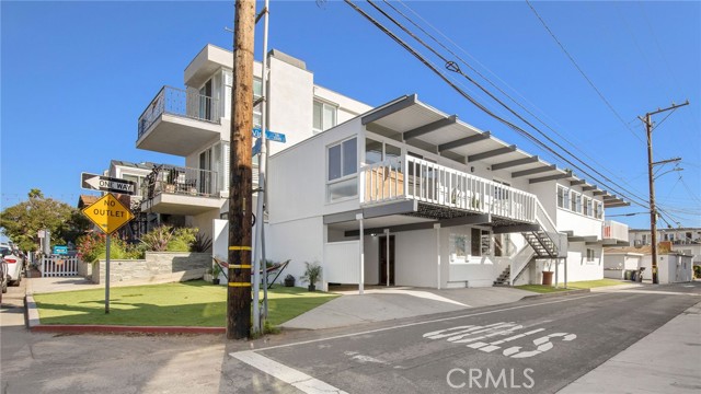 3316 Vista Drive, Manhattan Beach, California 90266, 4 Bedrooms Bedrooms, ,3 BathroomsBathrooms,Residential,Sold,Vista,SB22226244