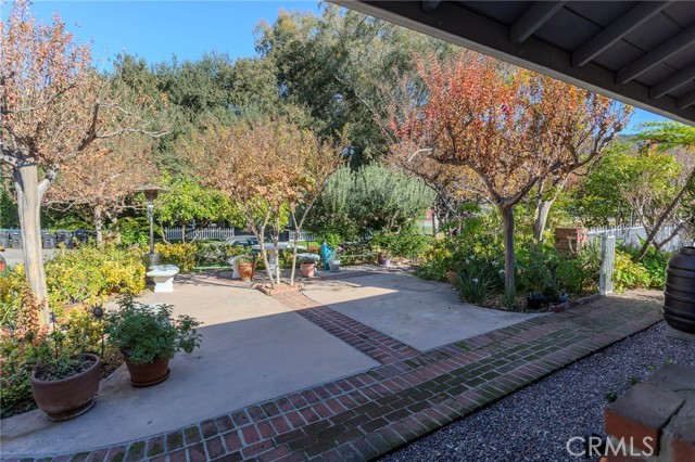 Detail Gallery Image 25 of 26 For 1724 Sombra Dr, Glendale,  CA 91208 - 3 Beds | 2 Baths