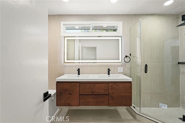 Detail Gallery Image 6 of 37 For 6556 Corbin Ave, Reseda,  CA 91335 - 4 Beds | 2 Baths
