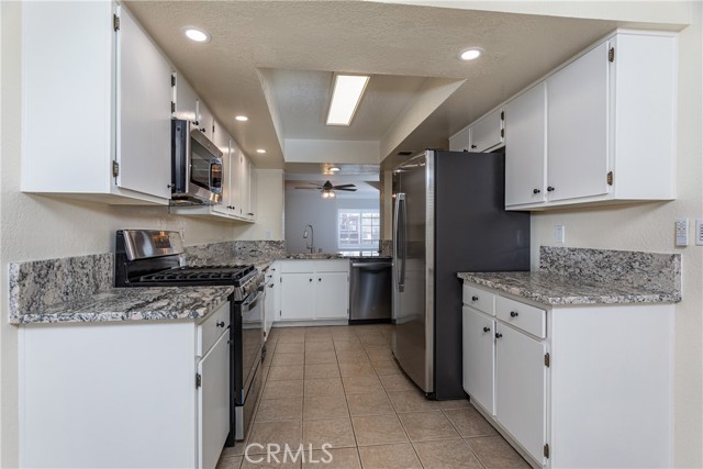 Detail Gallery Image 11 of 44 For 230 Bethany Rd #306,  Burbank,  CA 91504 - 2 Beds | 2 Baths