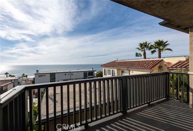 Detail Gallery Image 3 of 28 For 2919 Crest Drive, Manhattan Beach,  CA 90266 - 2 Beds | 1/1 Baths