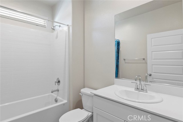 19409 Brush Creek Way, Lake Elsinore CA: https://media.crmls.org/medias/52187385-0be0-4287-ae61-2e8344134c46.jpg