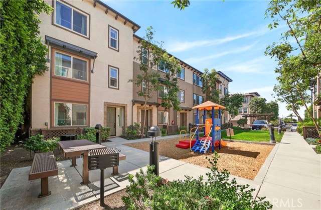 Detail Gallery Image 22 of 25 For 1021 Mandarin, Fullerton,  CA 92833 - 3 Beds | 3/1 Baths