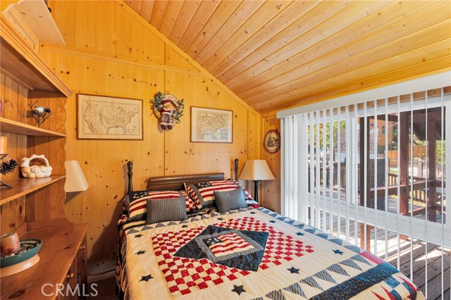 5774 Pine Street, Wrightwood CA: https://media.crmls.org/medias/52190adf-ee58-41ff-8d12-d9967004c886.jpg
