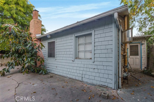 3814 San Rafael Avenue, Los Angeles CA: https://media.crmls.org/medias/52199659-3429-4ae0-bbf8-0fdce6a58956.jpg