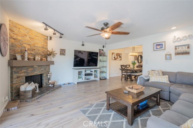 Detail Gallery Image 18 of 35 For 16732 Lassen St, Northridge,  CA 91343 - 3 Beds | 3 Baths