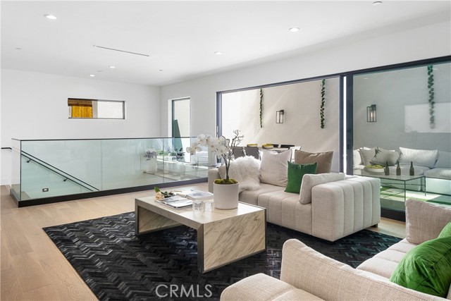 Detail Gallery Image 22 of 46 For 9836 Yoakum Dr, Beverly Hills,  CA 90210 - 5 Beds | 4 Baths
