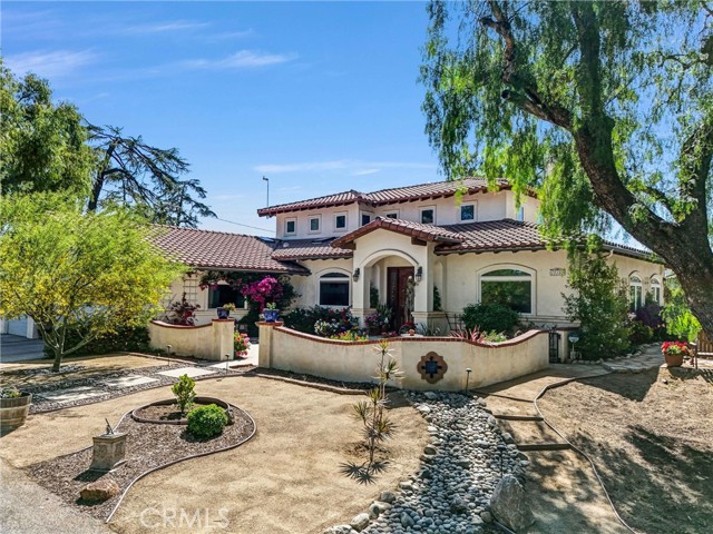 10345 McBroom Street, Sunland CA: https://media.crmls.org/medias/521b35c9-81ad-4bec-972b-289700a436b0.jpg