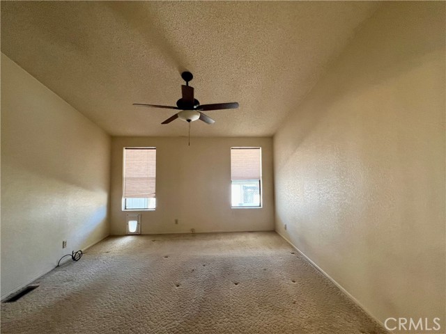 24600 Mountain Ave, Hemet CA: https://media.crmls.org/medias/521b7de5-b8af-4b70-a7a7-03c2682d457d.jpg