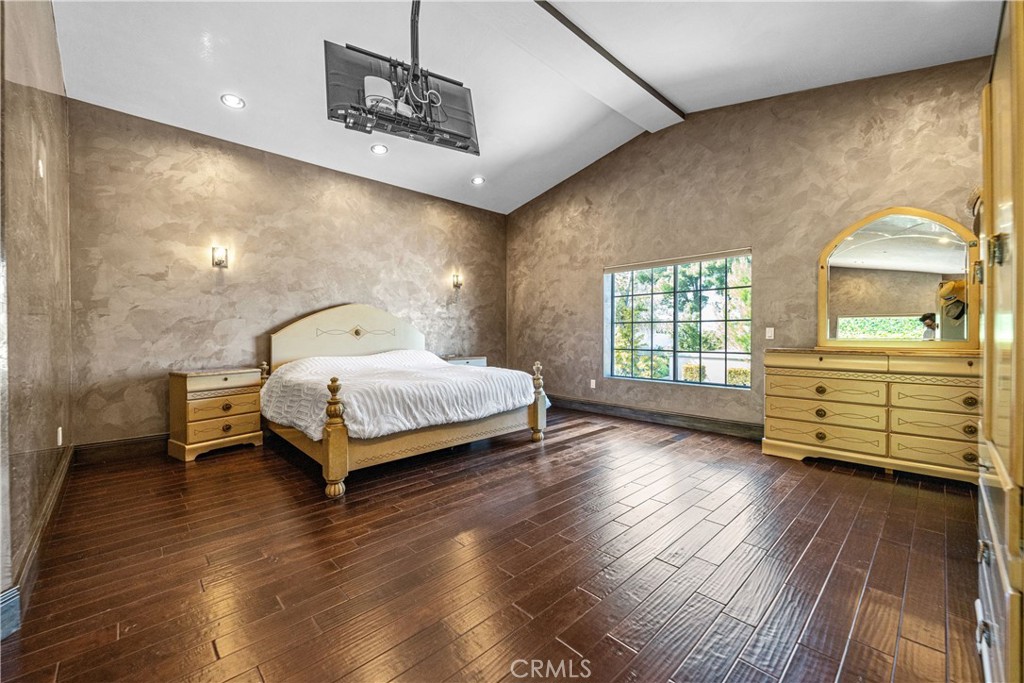 https://media.crmls.org/medias/521c3d0c-0703-4f98-8388-0d22098b0ac4.jpg?preset=X-Large