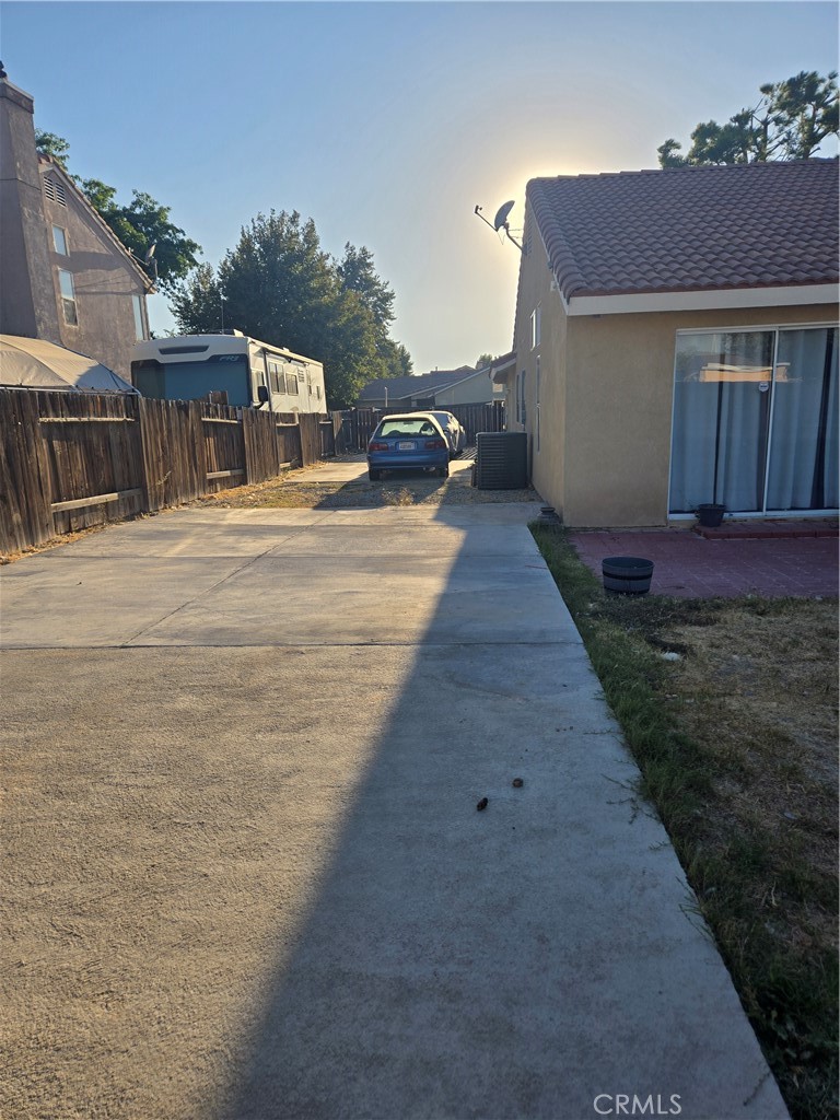 https://media.crmls.org/medias/521c9360-dbaf-44cb-9a91-f47dc644cb47.jpg?preset=X-Large